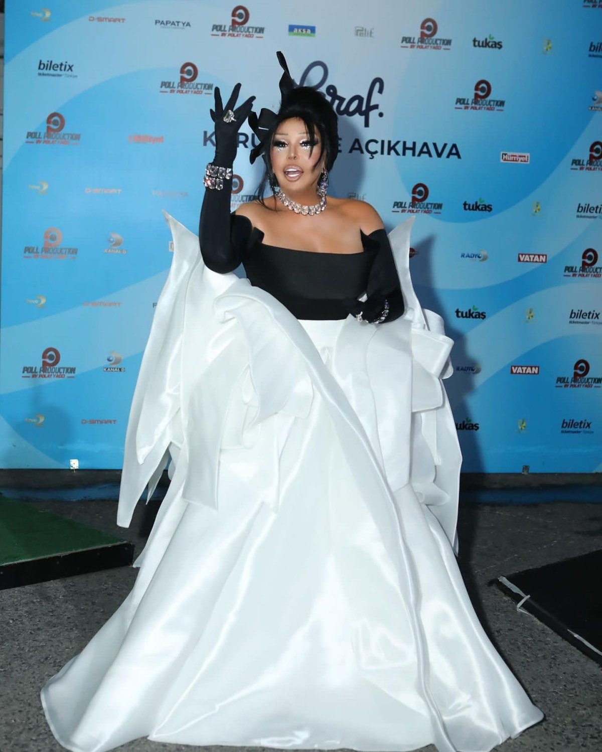 Bülent Ersoy’un konser öncesi fenalaşması: “Doktorumu arayın”