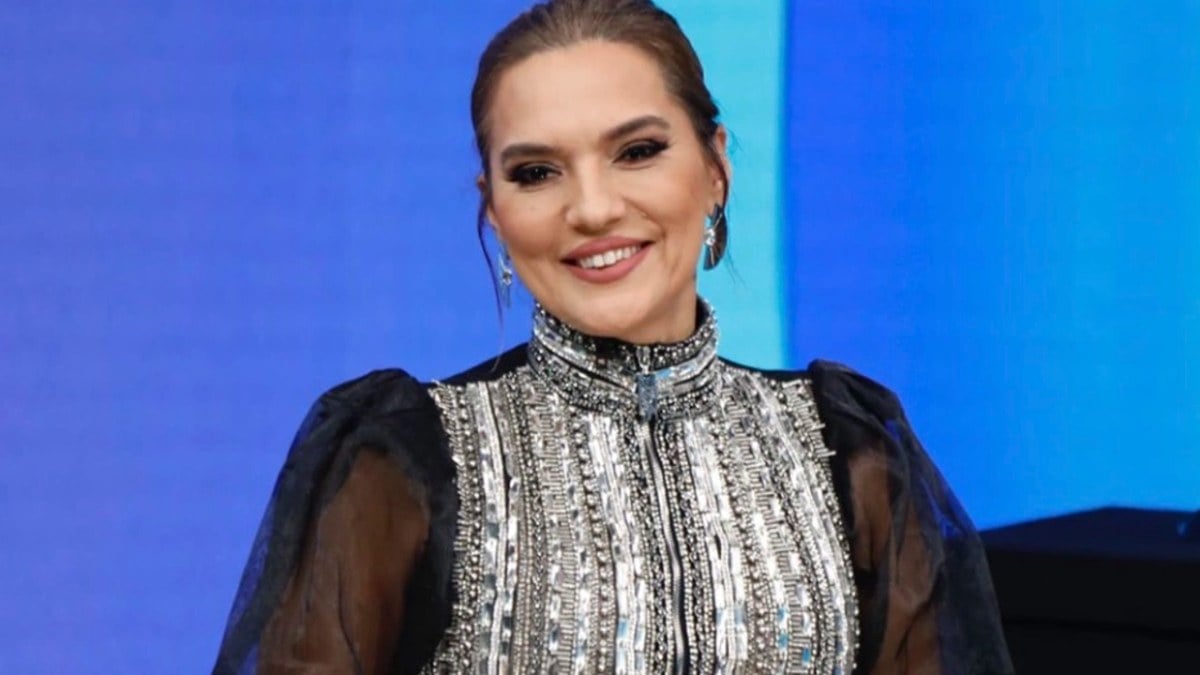 Demet Akalın hayranlarını sevindirdi