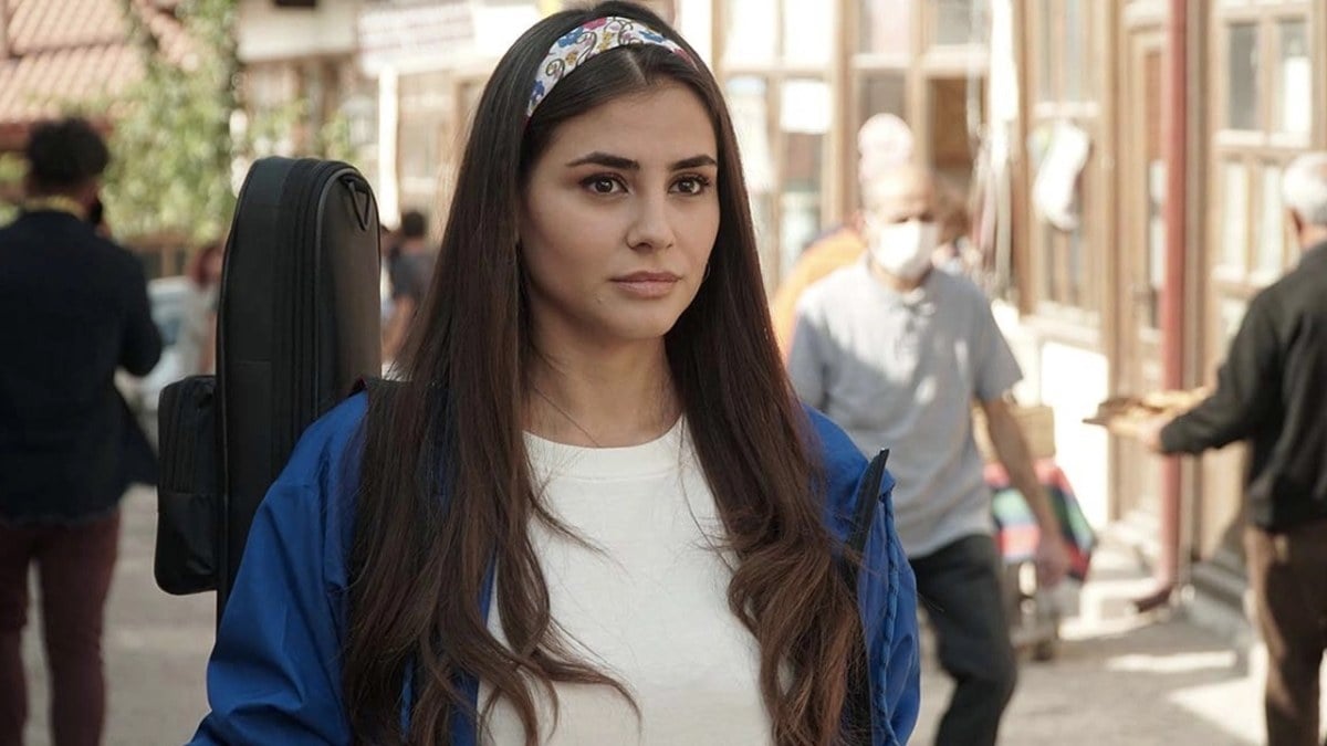 Gönül Dağı oyuncusu Hazal Çağlar’ın cesur pozları