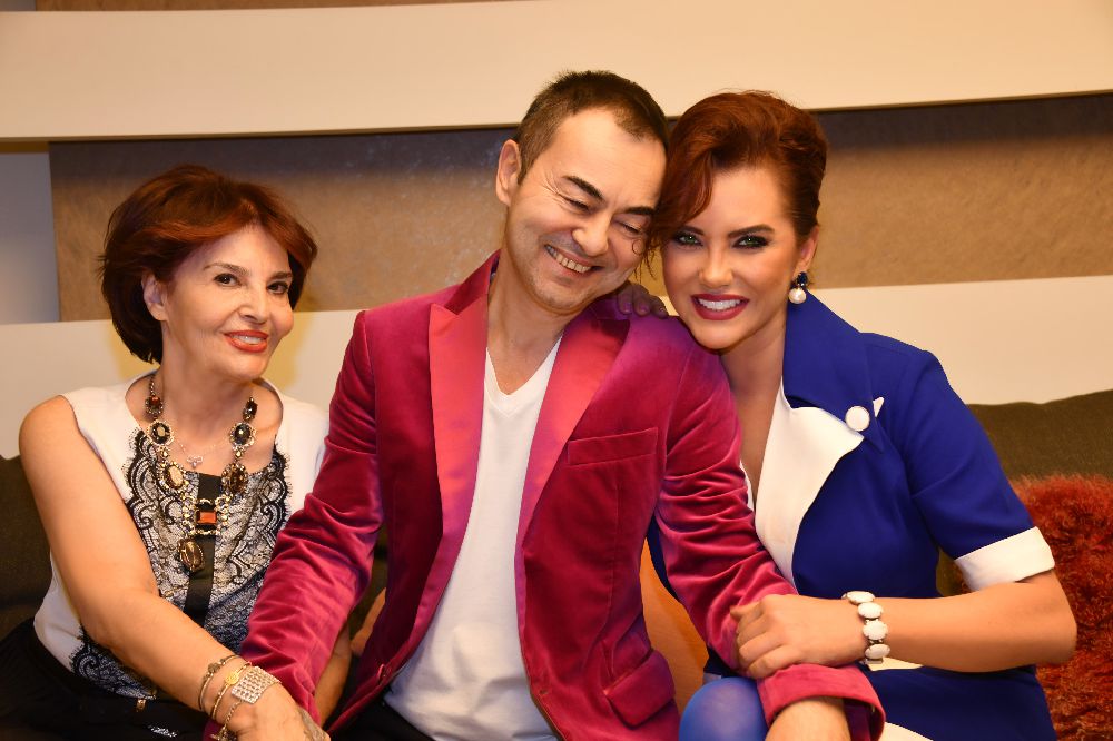 Serdar Ortaç Yelda Başaran ile programa başlıyor