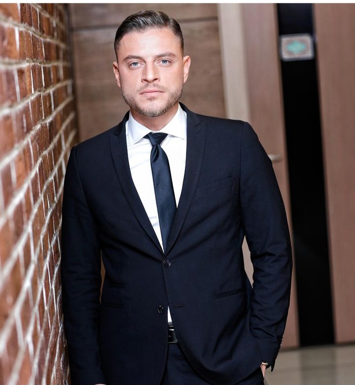 Oyuncu Ali Burak Ceylan depremzeye yardım etti